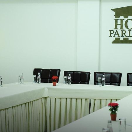 Hotel Parlament Пристина Екстериор снимка