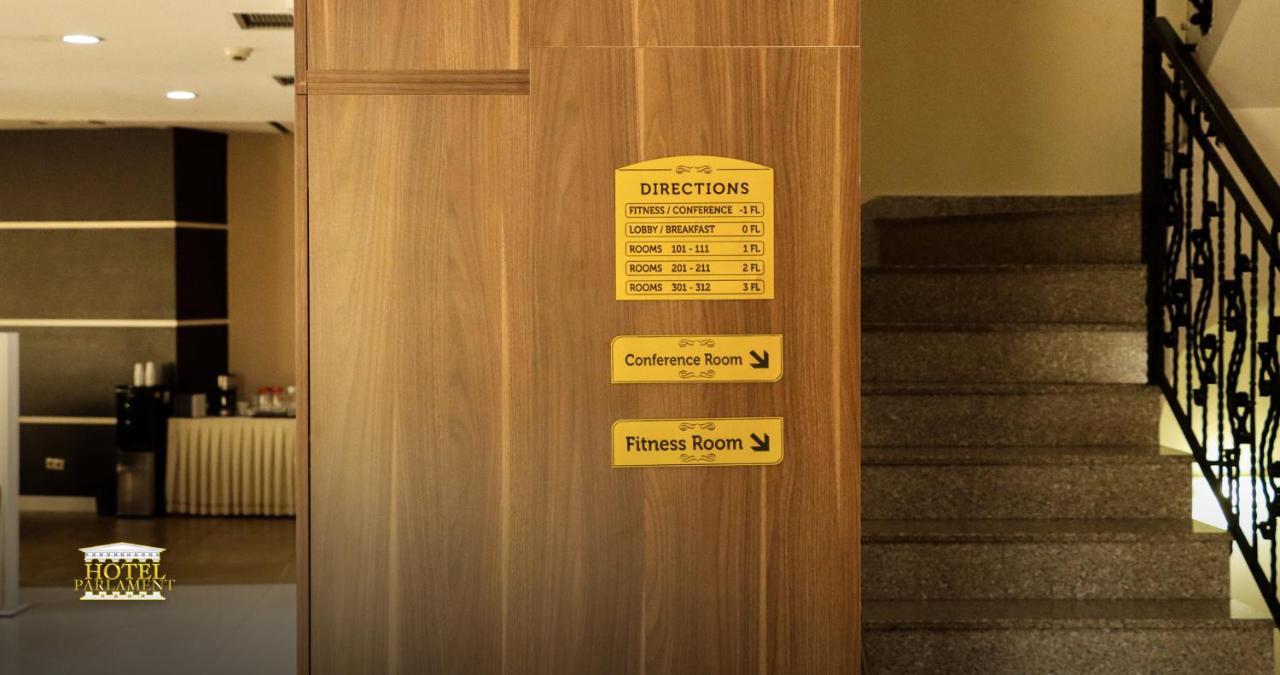 Hotel Parlament Пристина Екстериор снимка