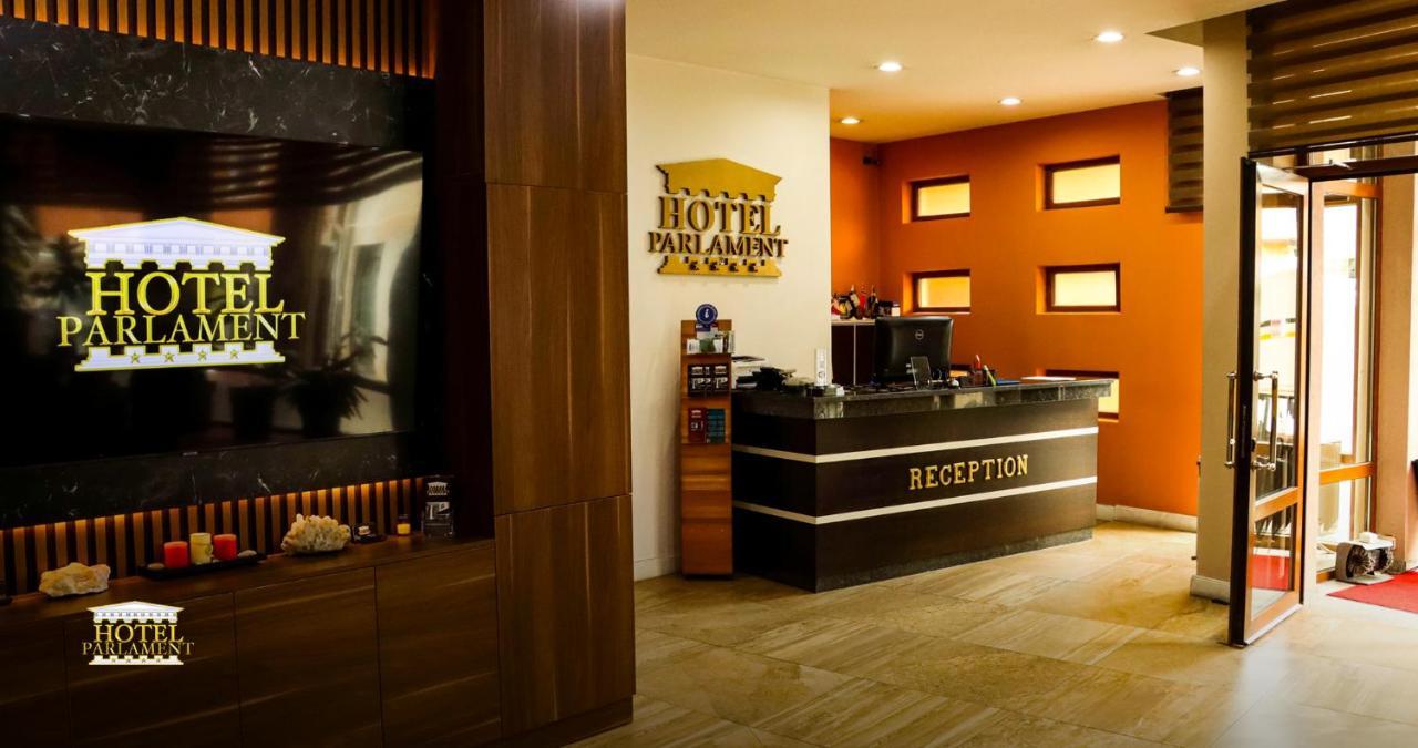 Hotel Parlament Пристина Екстериор снимка