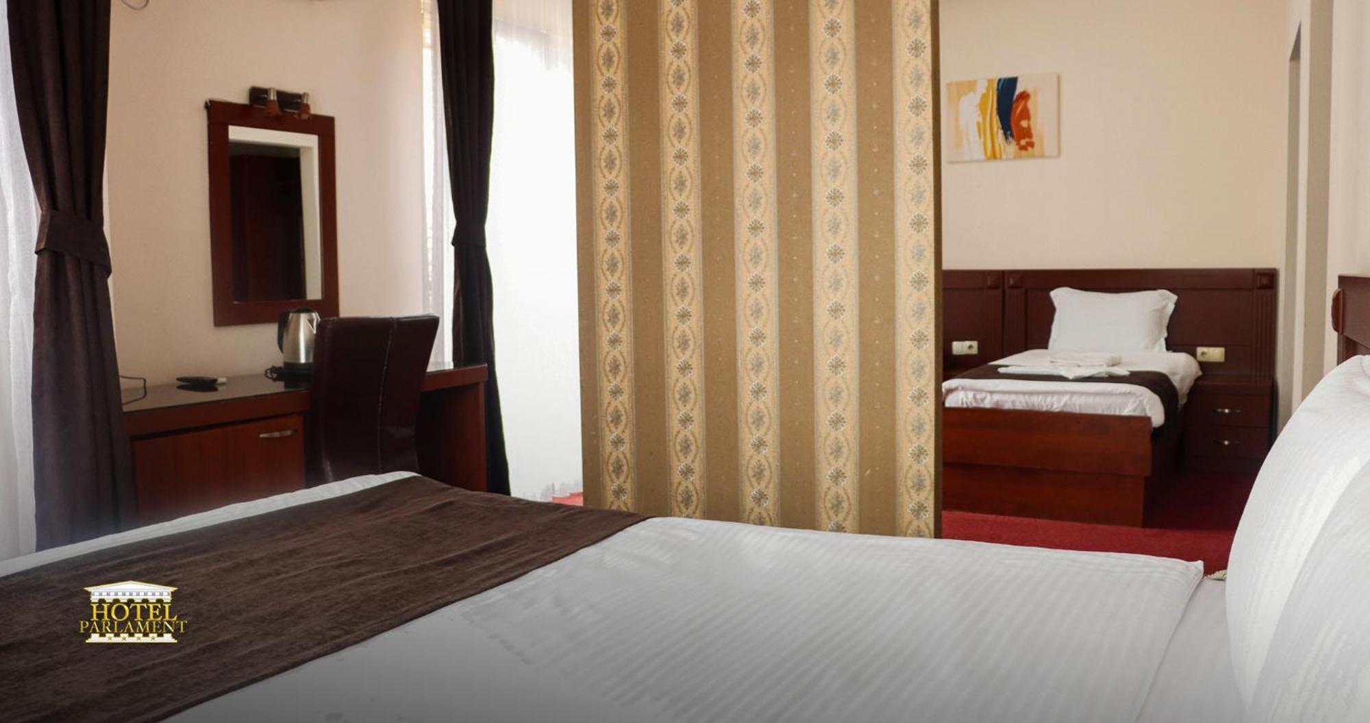 Hotel Parlament Пристина Екстериор снимка